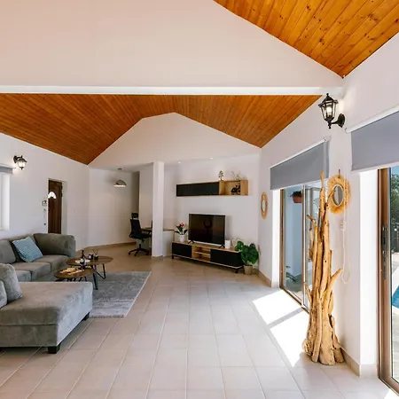 Dream Villa In Tala With Private Pool, Sea & Mountain Views & Garden Retreat 度假居 *
