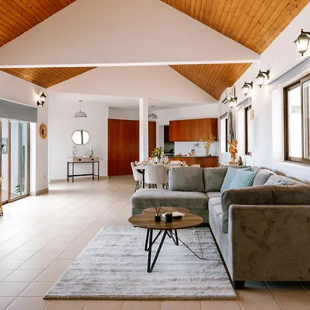 Dream Villa In Tala With Private Pool, Sea & Mountain Views & Garden Retreat 度假居 *