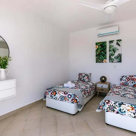 Dream Villa In Tala With Private Pool, Sea & Mountain Views & Garden Retreat Paphos