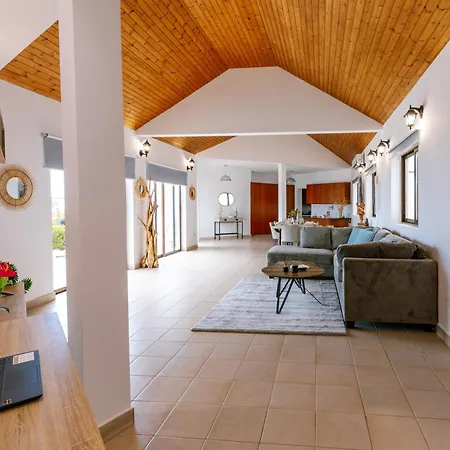 Dream Villa In Tala With Private Pool, Sea & Mountain Views & Garden Retreat Paphos